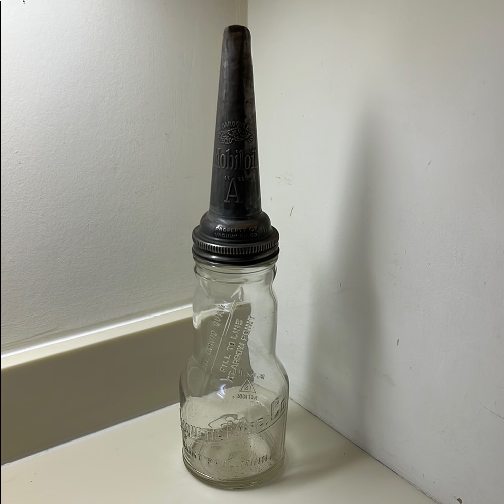 Vintage Marquette Mfg. Co. Oil Bottle.  St. Paul, Minn.